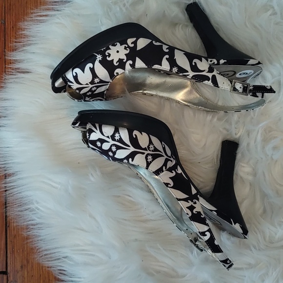 Candies Black and White satin Paisley Platform slingbacks 6 - Picture 2 of 13